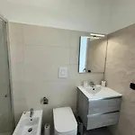 Διαμέρισμα Moderno E Confortevole Appartamento, Wi-fi E Parcheggio Gratuito *
