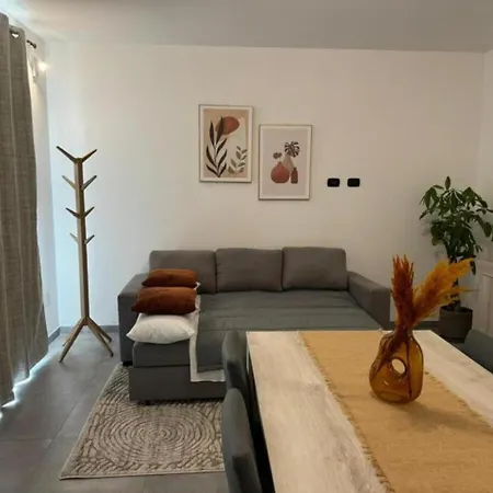 Appartamento Moderno E Confortevole Appartamento, Wi-fi E Parcheggio Gratuito