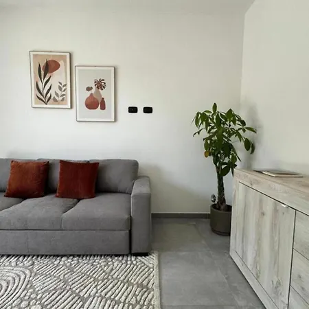 Moderno E Confortevole Appartamento, Wi-fi E Parcheggio Gratuito *