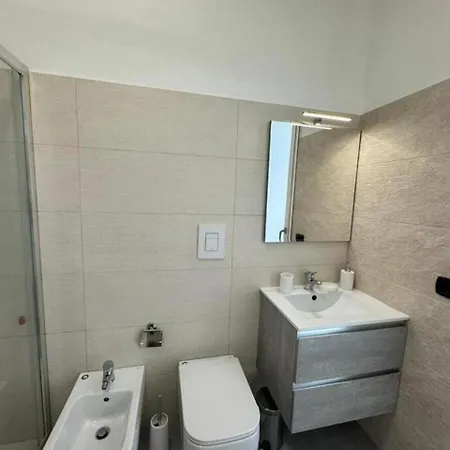 شقة Moderno E Confortevole Appartamento, Wi-fi E Parcheggio Gratuito *