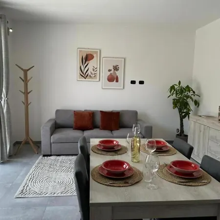 Moderno E Confortevole Appartamento, Wi-fi E Parcheggio Gratuito