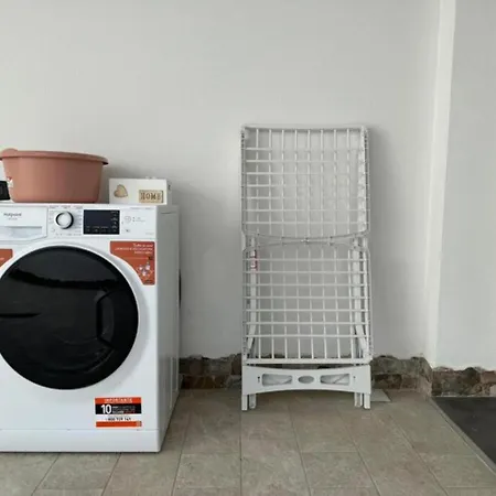 Moderno E Confortevole Appartamento, Wi-fi E Parcheggio Gratuito Appartamento *